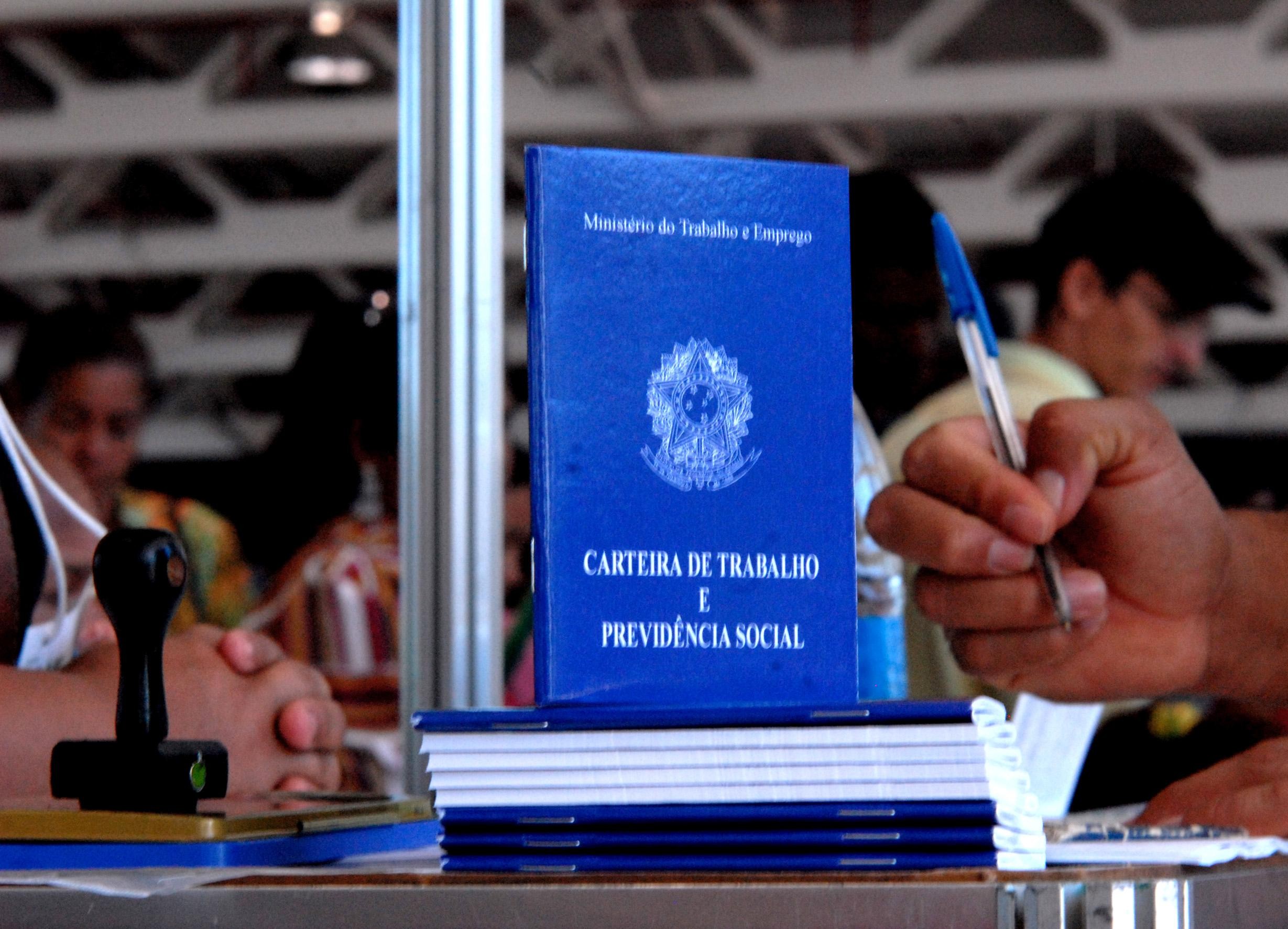 carteira-de-trabalho-abr.jpg