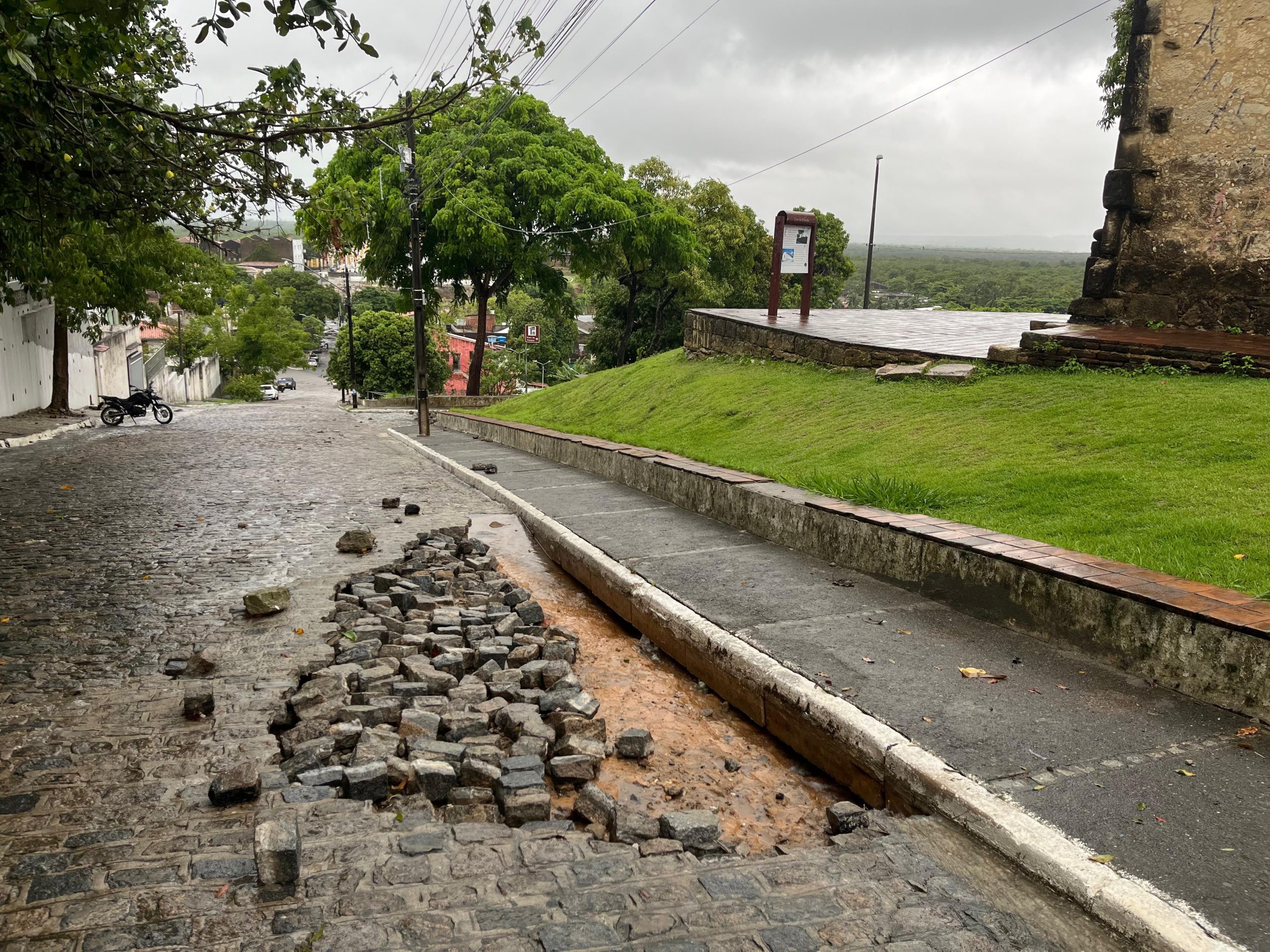 calcamento-ladeira-sao-francisco.jpeg