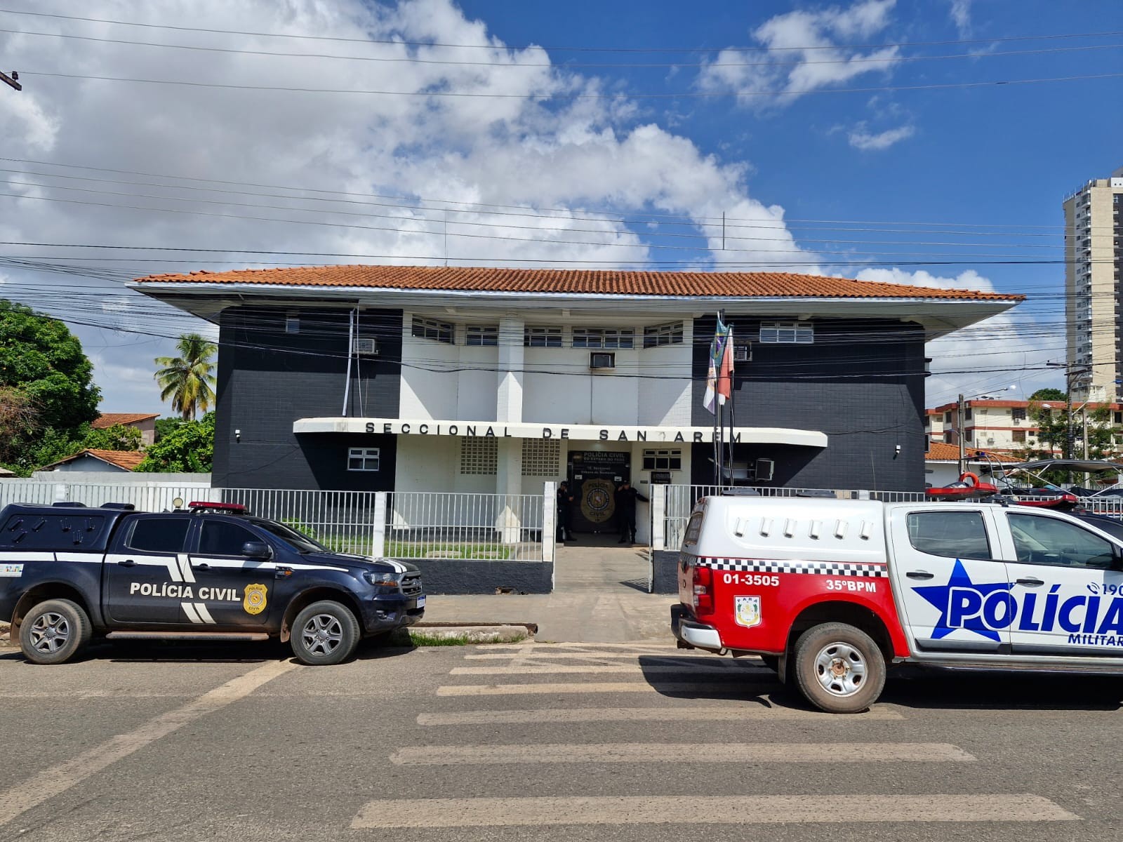 Dupla armada invade churrasquinho, assalta clientes e é presa em Santarém | Santarém e Região