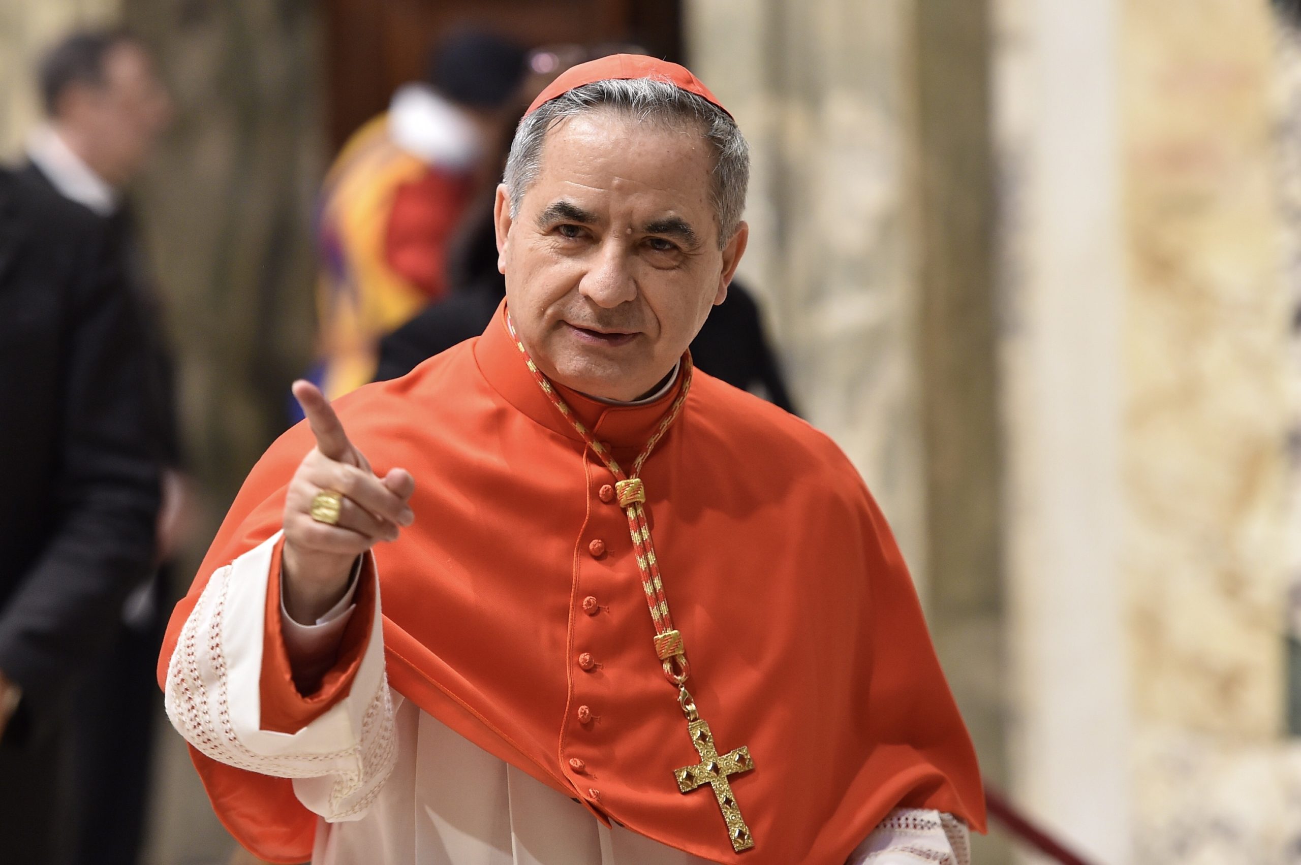 Cardeal que foi condenado à prisão e perdeu direito a voto no Conclave diz que vai participar da eleição: 'Estarei lá'
