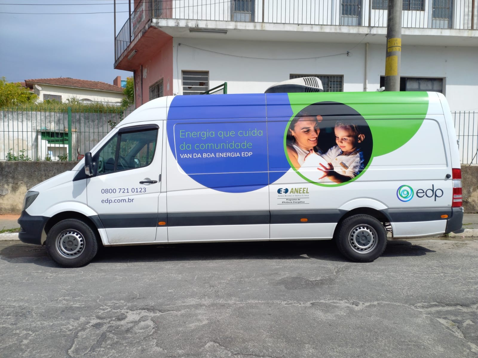 Van da Boa Energia leva serviços a bairros de Itaquaquecetuba, Ferraz de Vasconcelos e Suzano