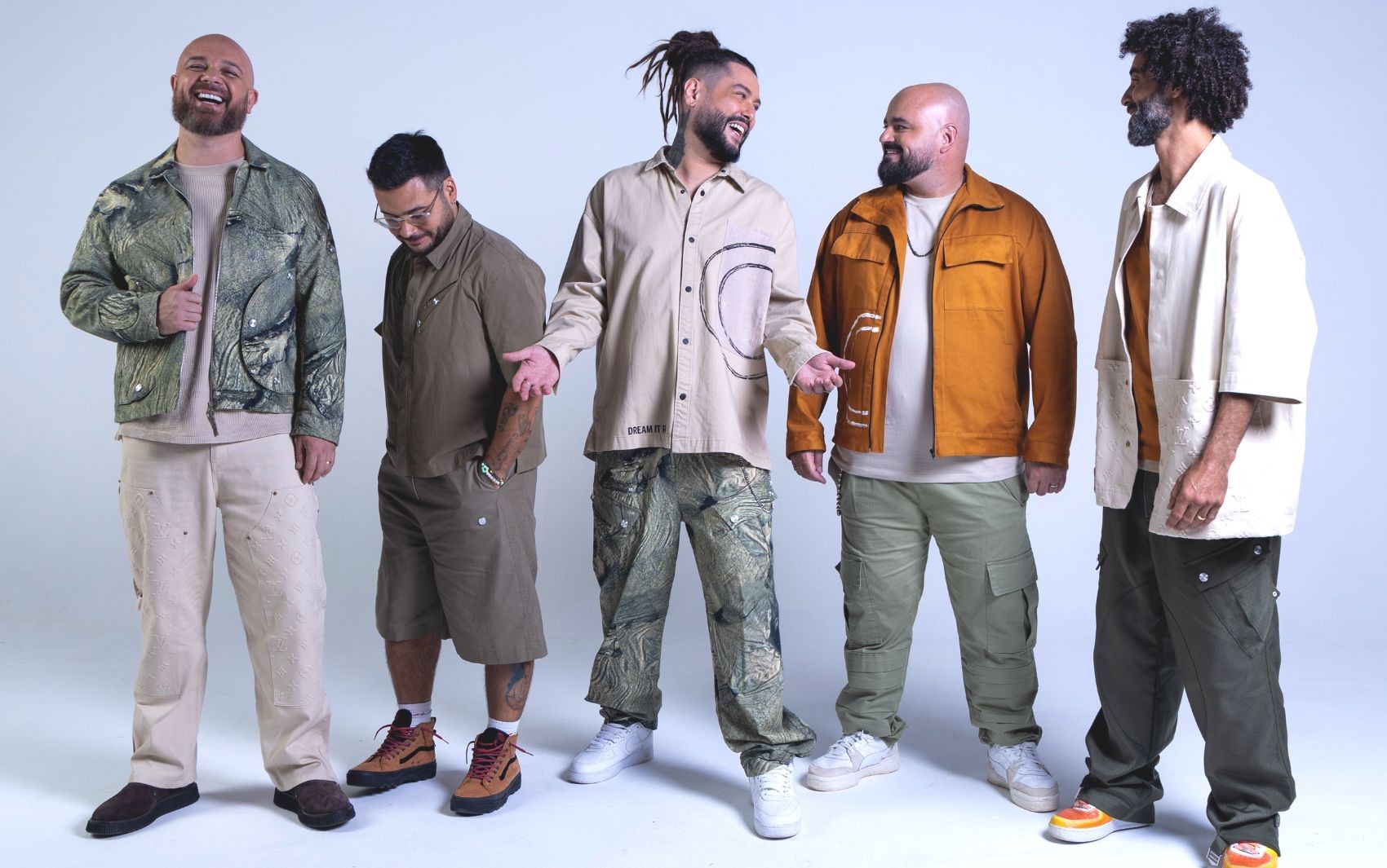 Maneva celebra 20 anos de carreira de volta às raízes após 'furar bolhas' com 'Tudo Vira Reggae'
