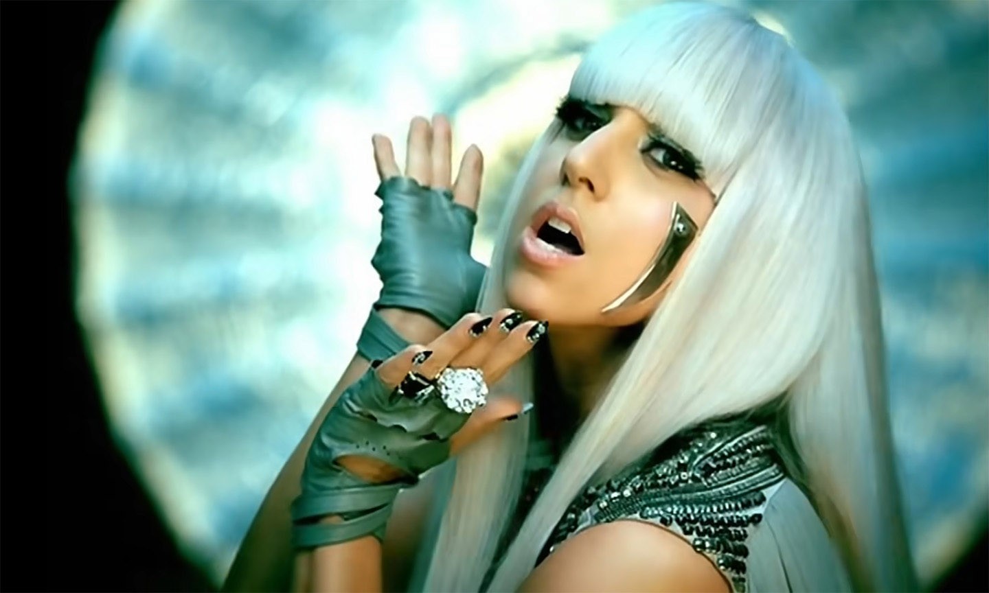 Lady Gaga veio! Popstar desembarca no Rio para megashow em Copacabana
