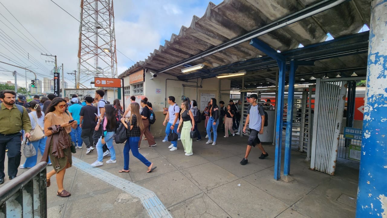 Linha 11-Coral tem maior intervalo entre os trens após falhas nas estações Suzano e Calmon Viana