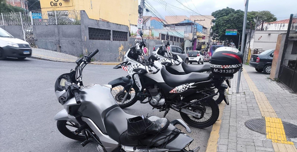 Motociclista faz manobras perigosas, quase atropela idoso e é preso em Santa Isabel