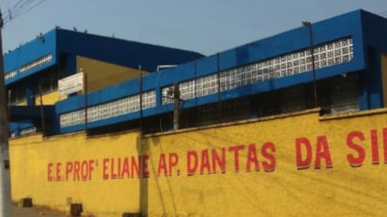 Alunos brigam na saída de escola em Ferraz de Vasconcelos