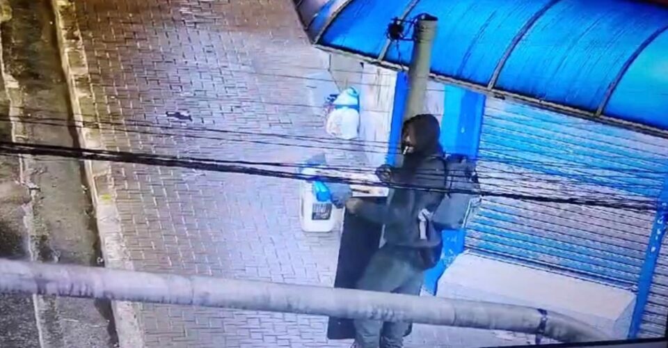 GCM de Ferraz prende homem em flagrante furtando fios de semáforo na Avenida Brasil