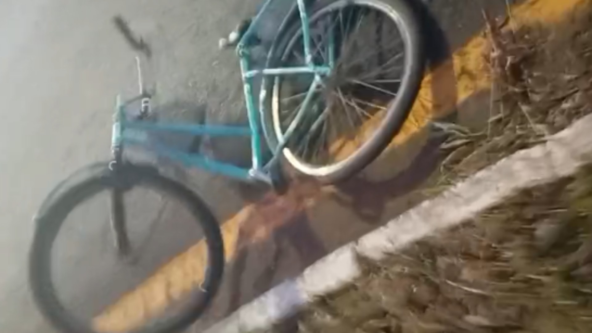 Vídeo mostra atropelamento de menino ao andar de bicicleta em Araguari | Triângulo Mineiro