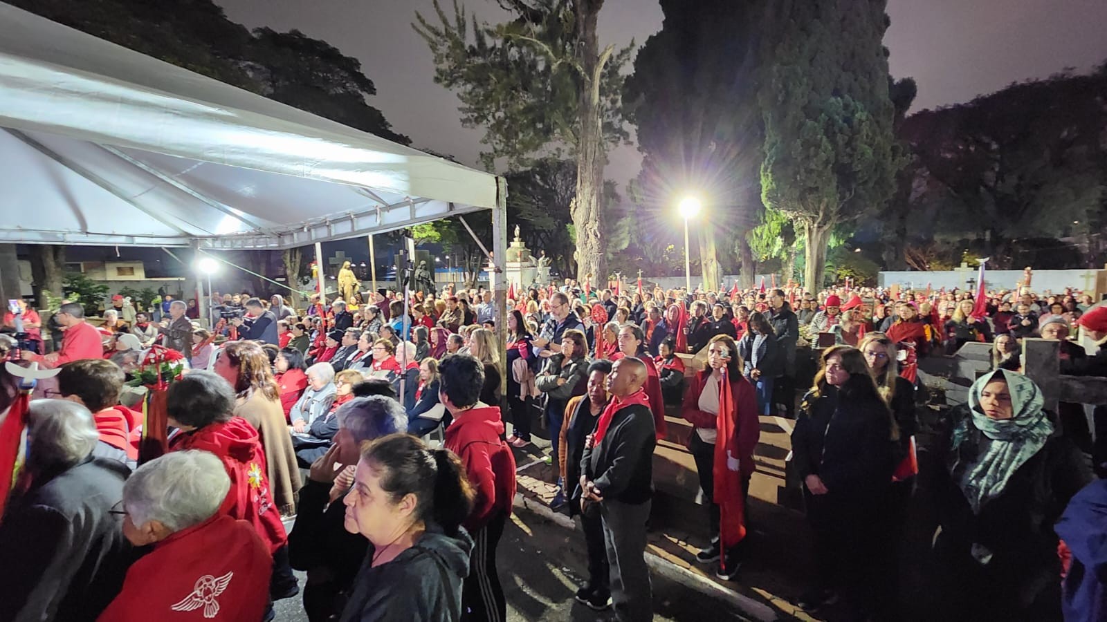 Multidão acompanha alvorada do cemitério na Festa do Divino de Mogi das Cruzes | Festa do Divino